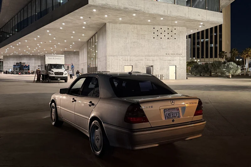 2000 Mercedes-Benz C230 Base 10