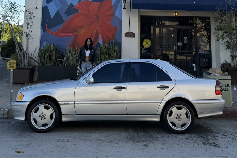 2000 Mercedes-Benz C230 Base 2