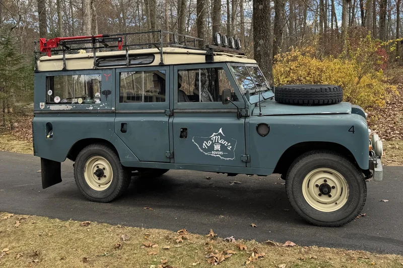 1972 Land Rover Series III 109 Base 2