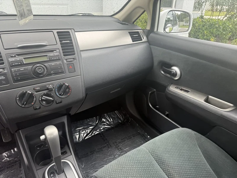 2012 Nissan Versa 5