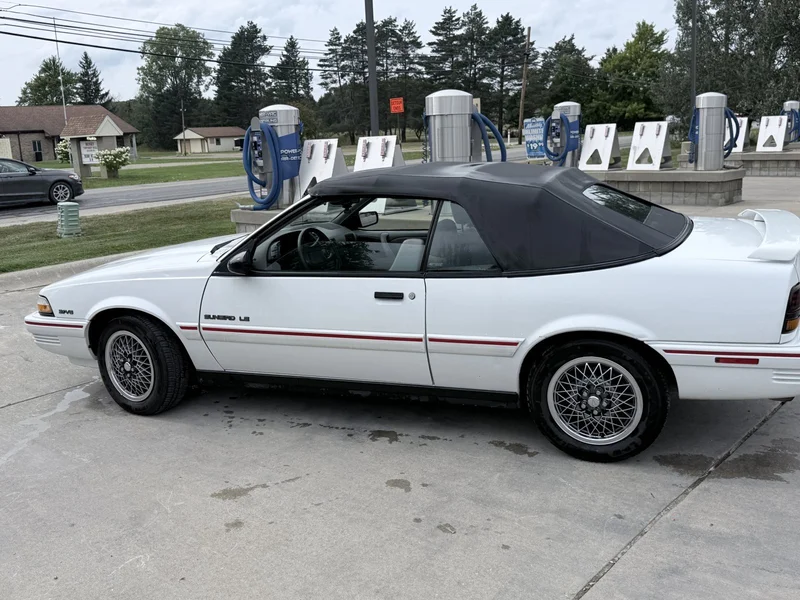 1994 Pontiac Sunbird LE 2