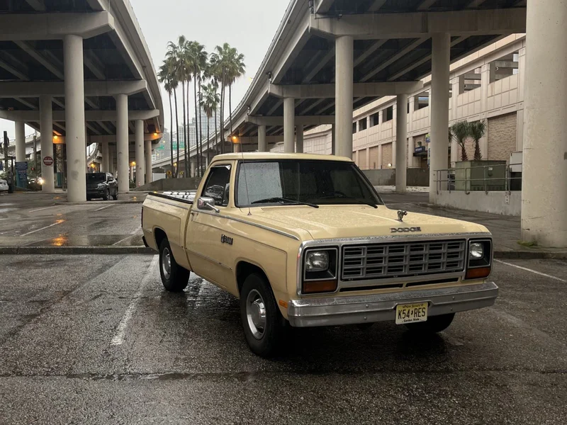 1985 Dodge D150 1/2 Ton