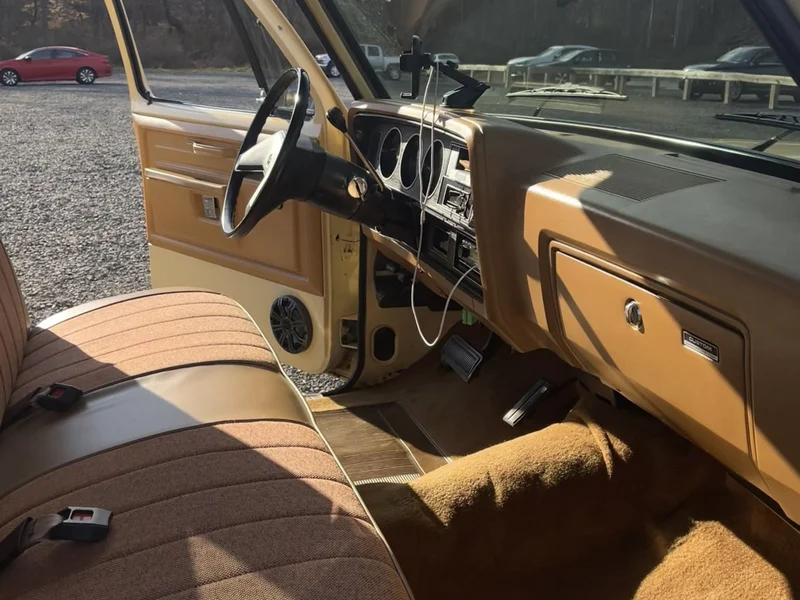 1985 Dodge D150 1/2 Ton 5
