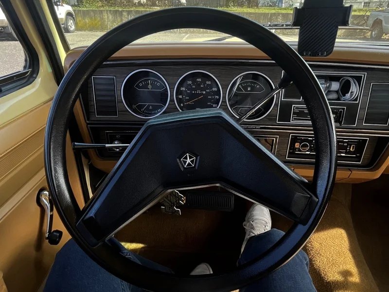 1985 Dodge D150 1/2 Ton 2