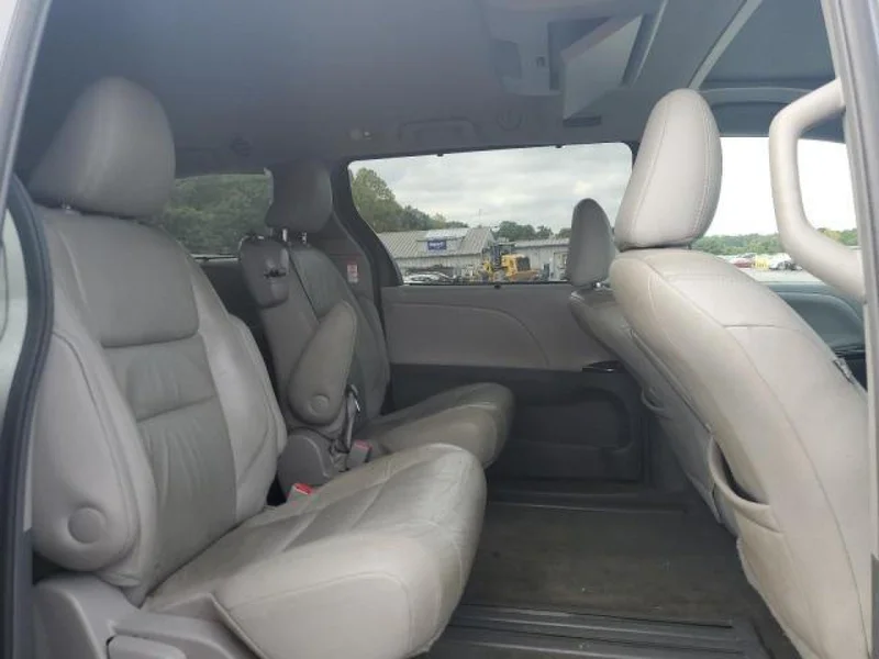 2017 Toyota Sienna XLE 4