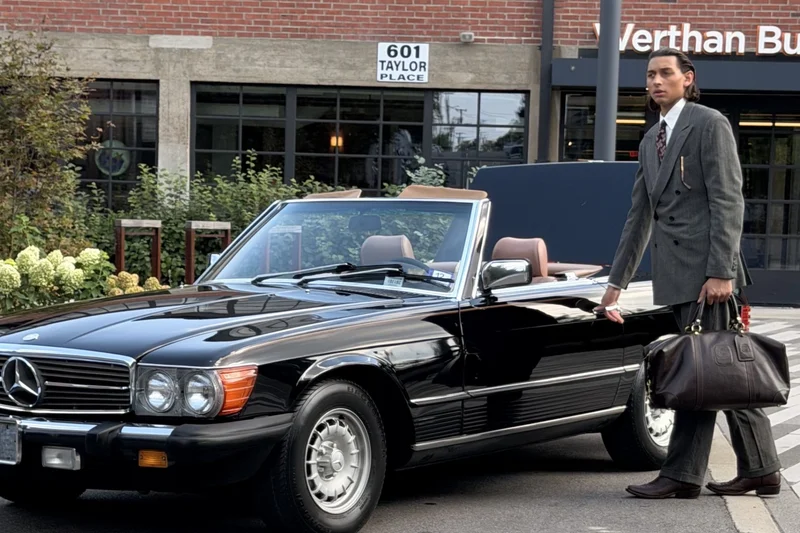 1985 Mercedes-Benz 380 SL Base 2