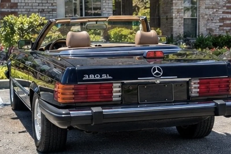 1985 Mercedes-Benz 380 SL Base 8