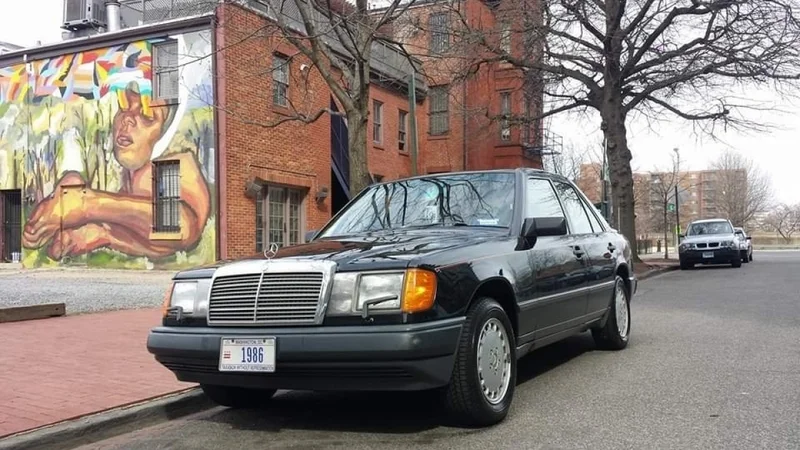 1986 Mercedes-Benz 300E