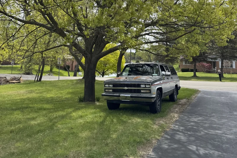 1990 Chevrolet Suburban 1500 2