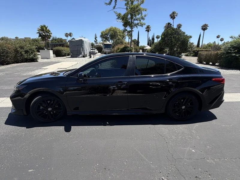 2025 Toyota Camry SE 3