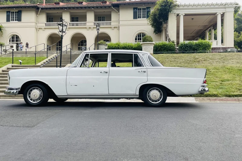 1965 Mercedes-Benz 220 SE 2