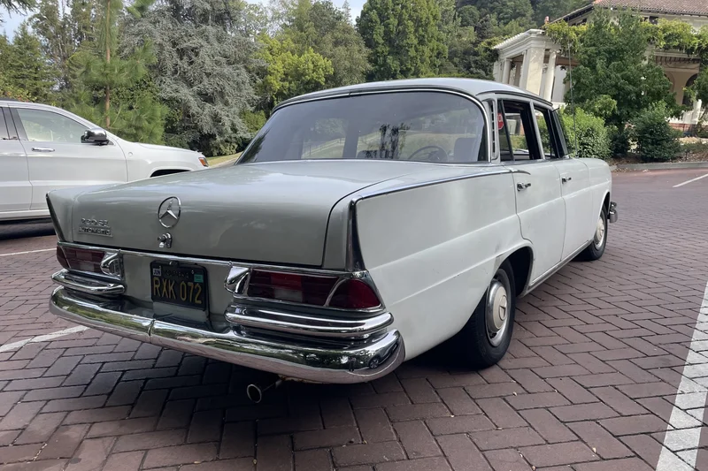 1965 Mercedes-Benz 220 SE 6