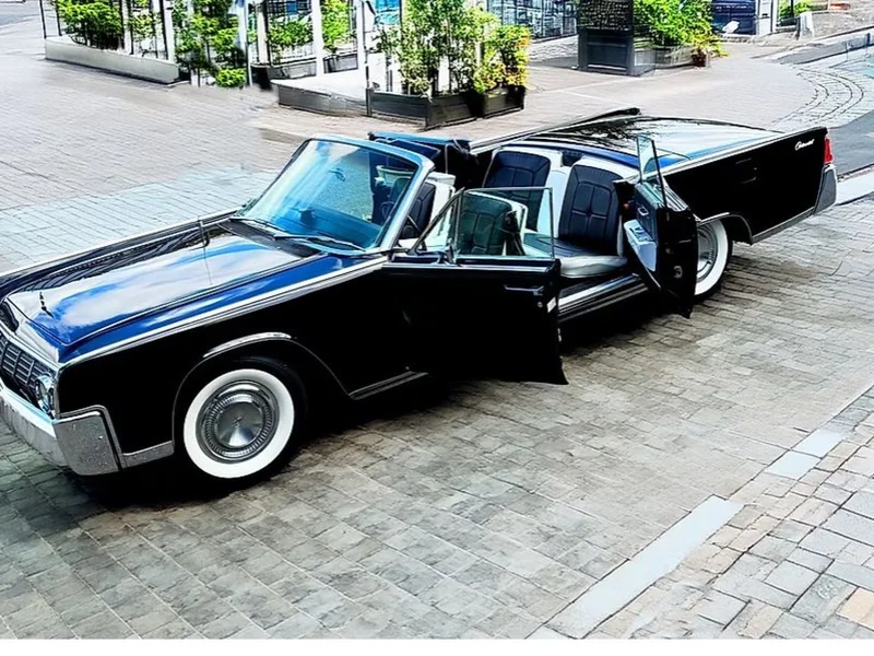 1964 Lincoln Continental in Marlboro 1