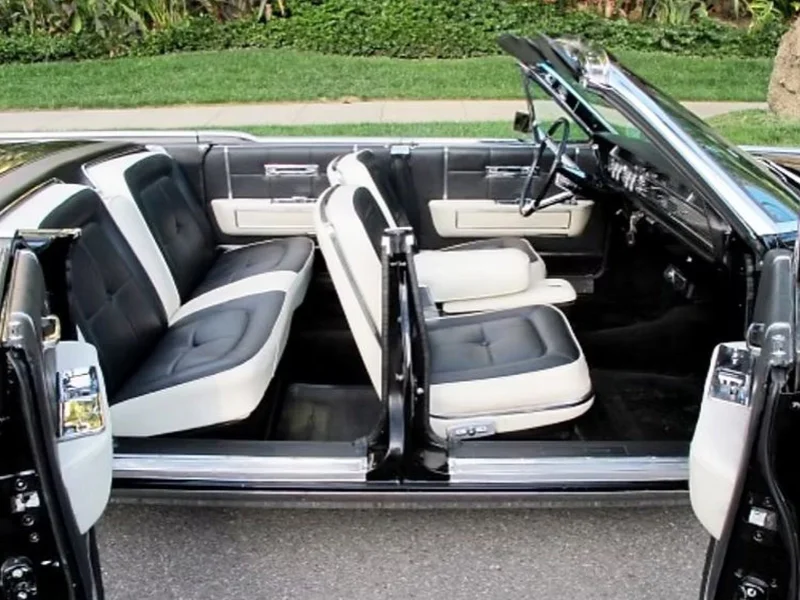 1964 Lincoln Continental in Marlboro 2
