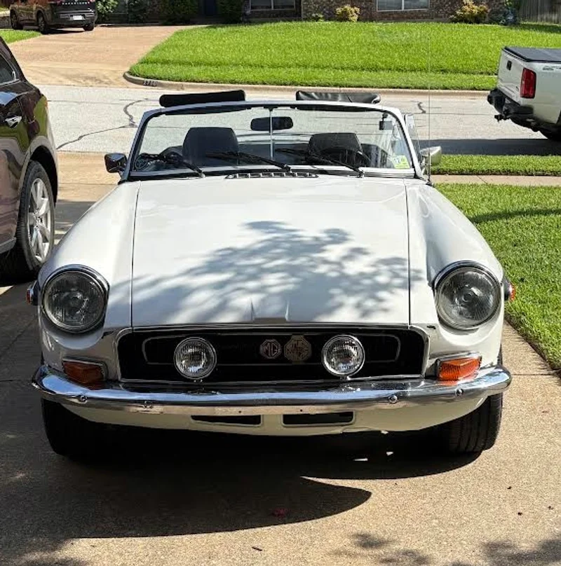 1977 MG MGB in Grapevine 2