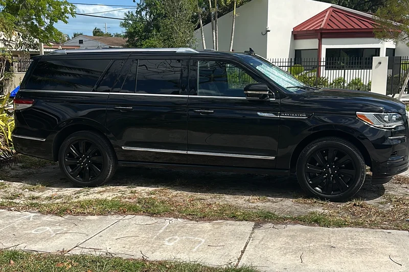 2022 Lincoln Navigator Black Label 1