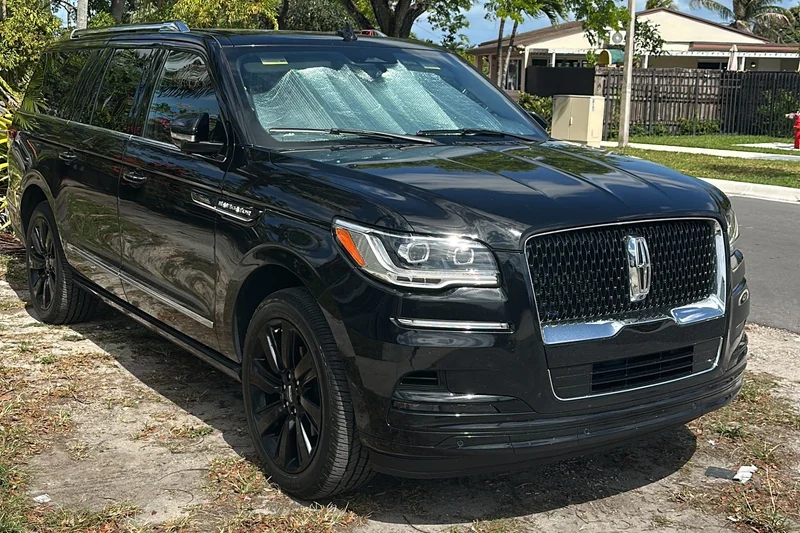 2022 Lincoln Navigator Black Label 2