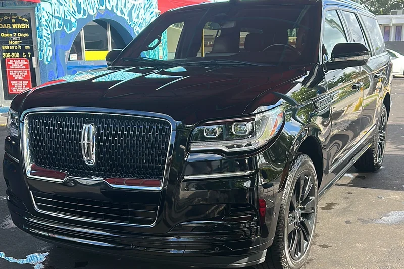 2022 Lincoln Navigator Black Label 3