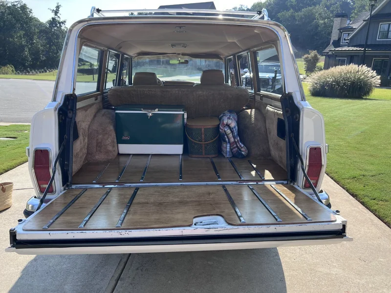 1988 Jeep Wagoneer Base 4