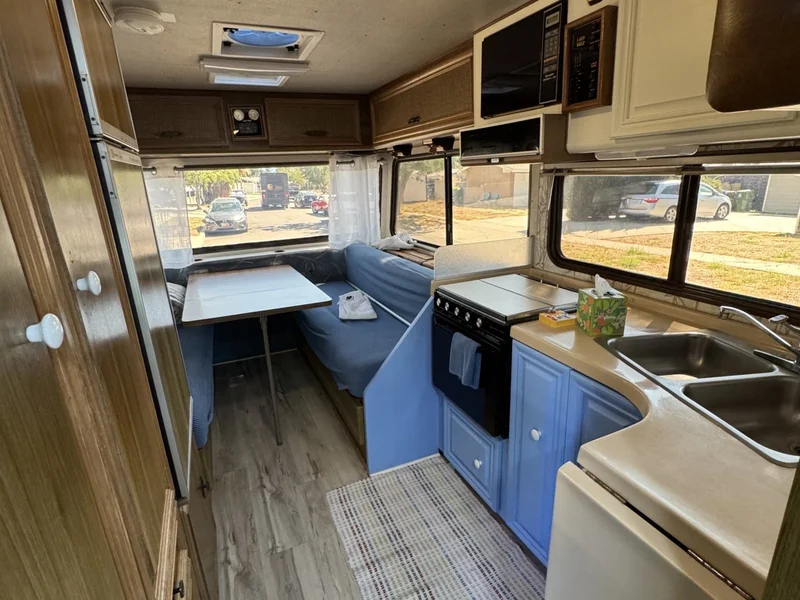 1987 Chevrolet G30 “Lazy Daze” 8