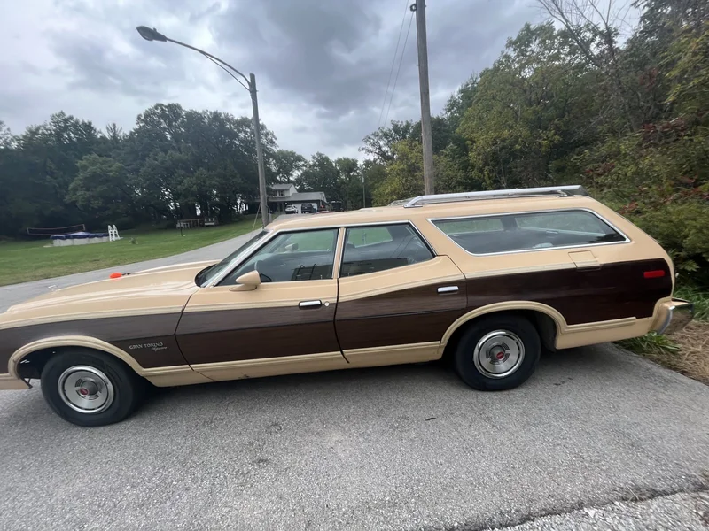 1976 Ford Gran Torino Squire 1