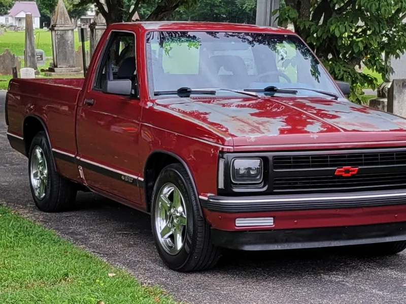 1992 Chevrolet S-10 Tahoe 2