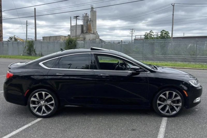 2015 Chrysler 200 3