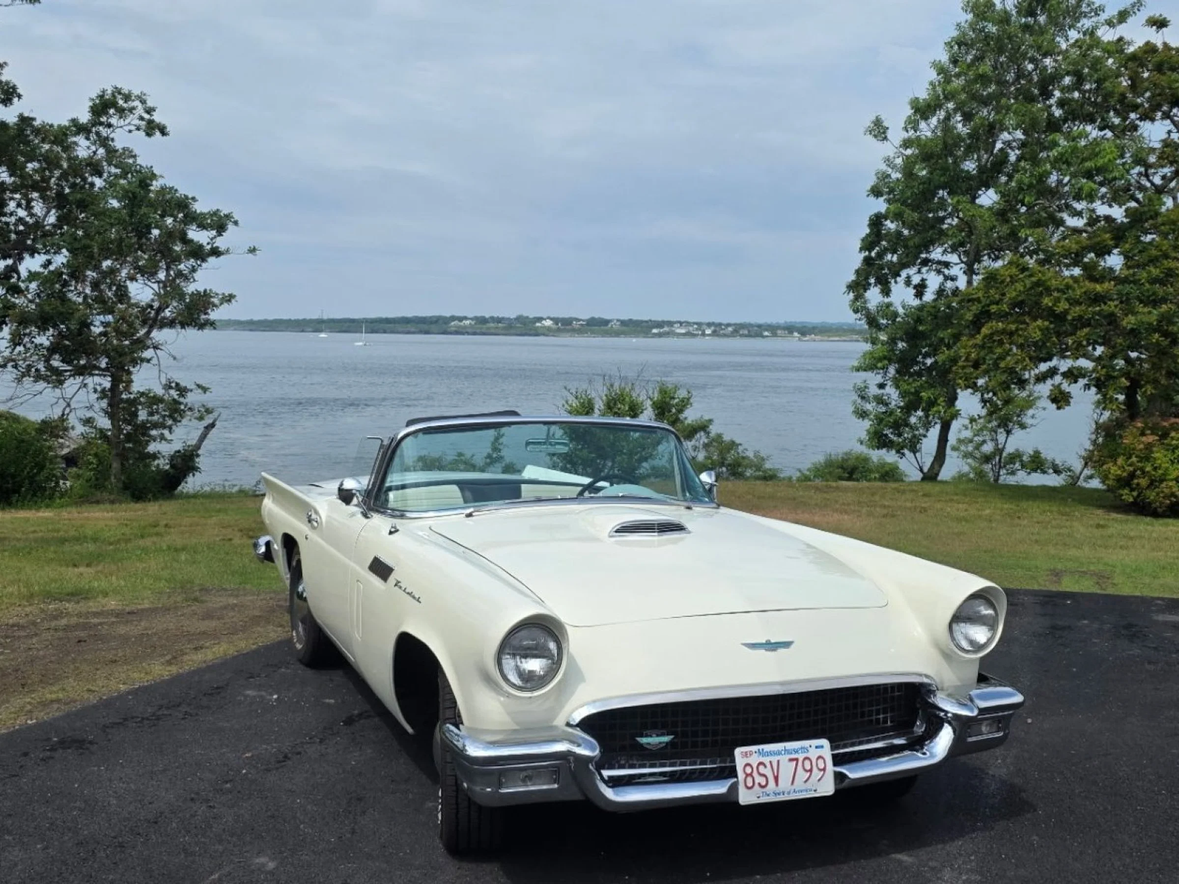1957 Ford Thunderbird
