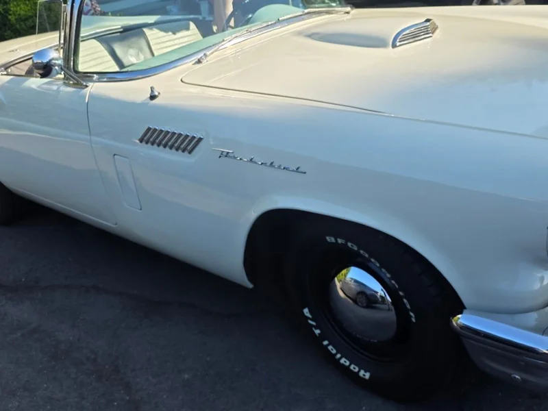 1957 Ford Thunderbird Base 2