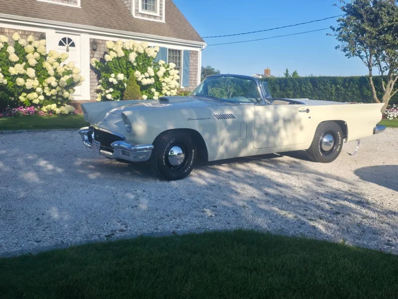 1957 Ford Thunderbird Base 3