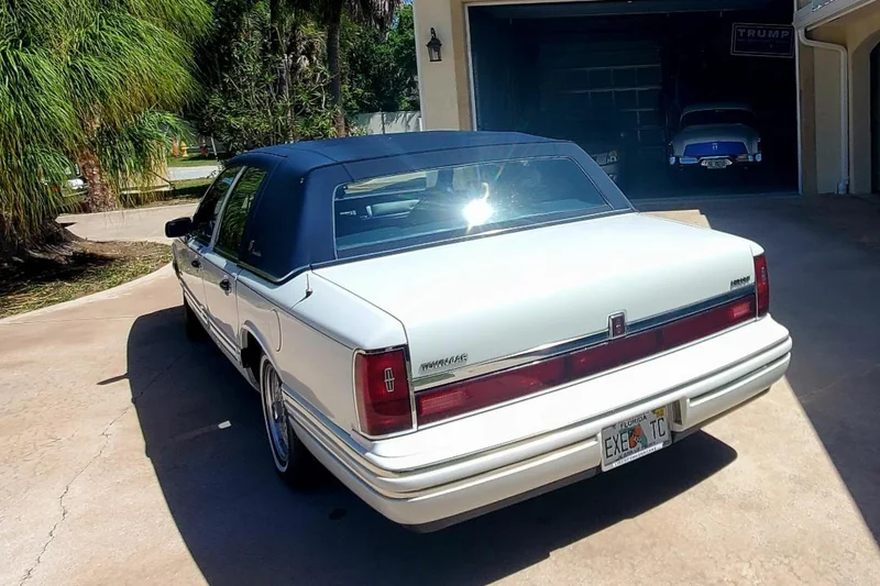 1991 Lincoln Town Car