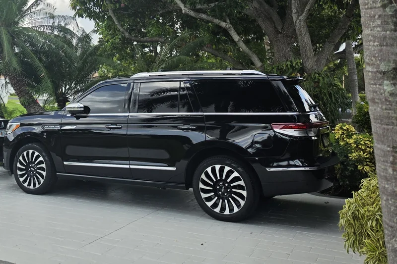 2024 Lincoln Navigator Black Label