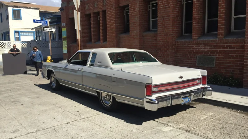 1977 Lincoln Continental Town Coupe 2