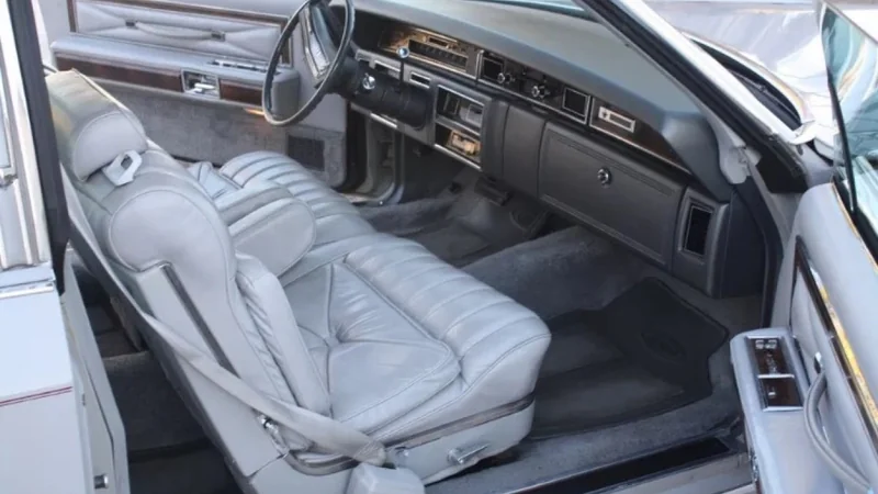 1977 Lincoln Continental Town Coupe 3