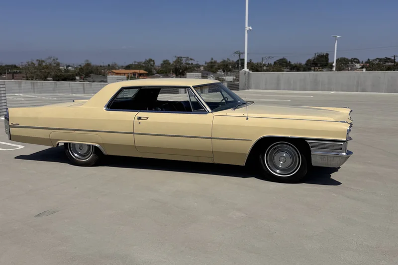 1965 Cadillac Coupe de Ville 12