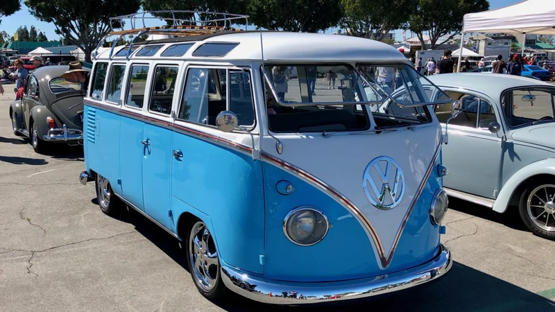 1961 Volkswagen 23-window deluxe bus 5