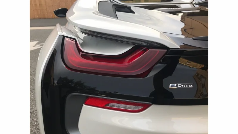 2019 BMW i8 7
