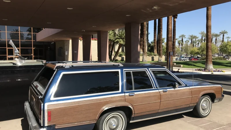 1991 Ford Crown Victoria Country Squire 4