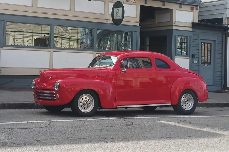 1947 Ford Deluxe 2
