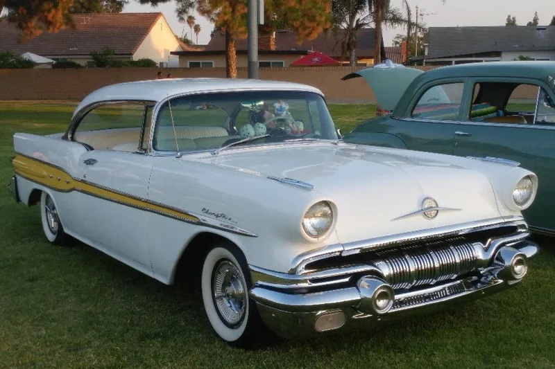 1957 Pontiac Chieftain 2