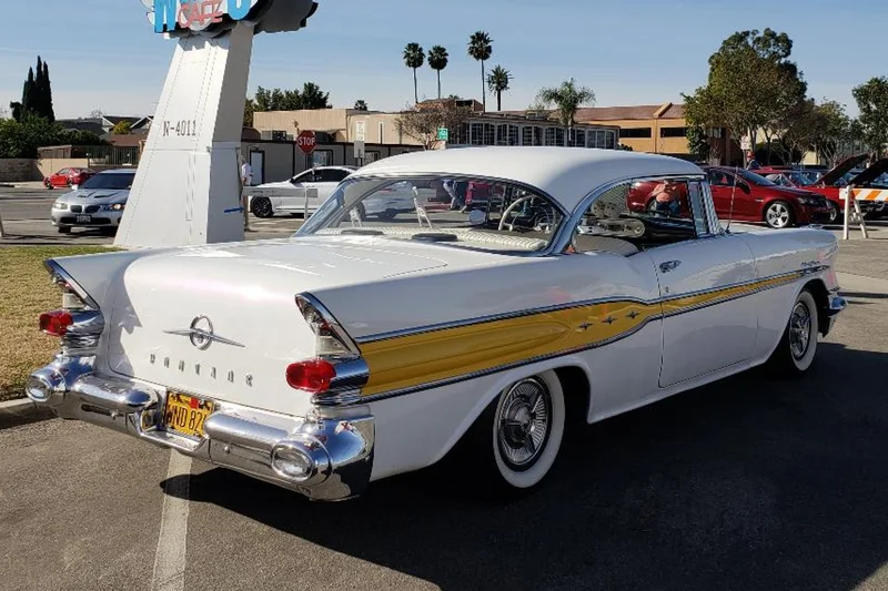 1957 Pontiac Chieftain 3