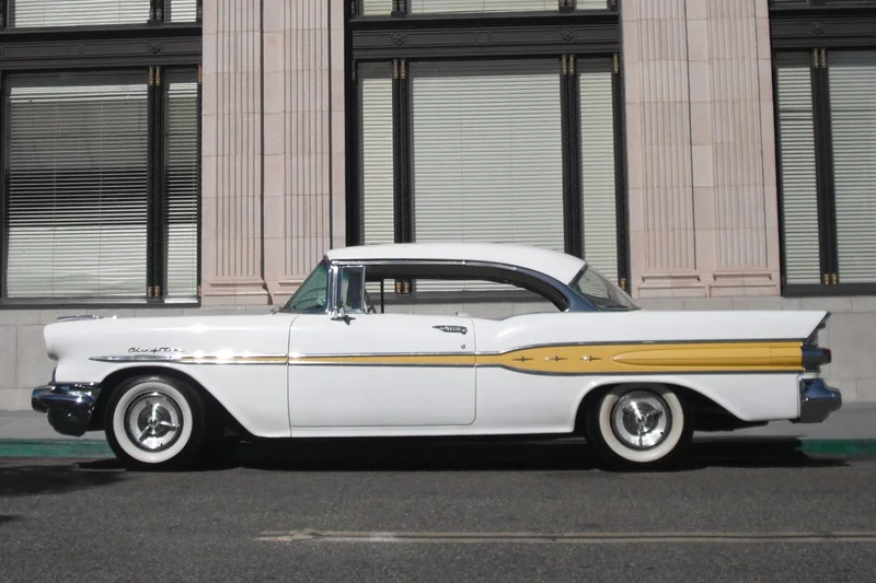 1957 Pontiac Chieftain 4