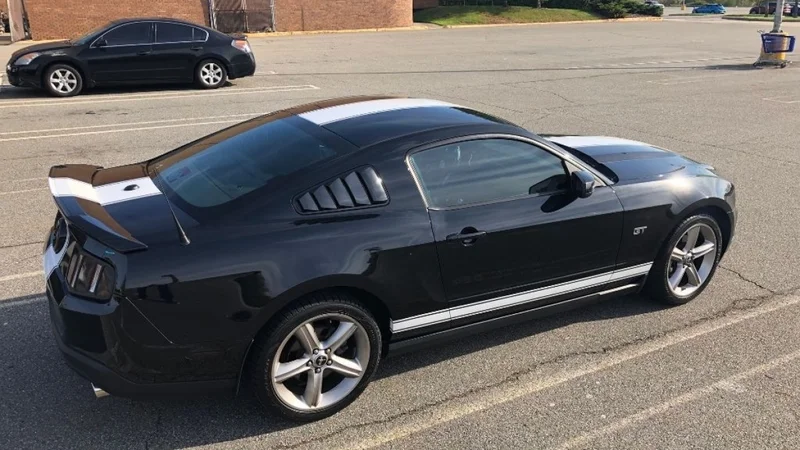 2010 Ford Mustang 2