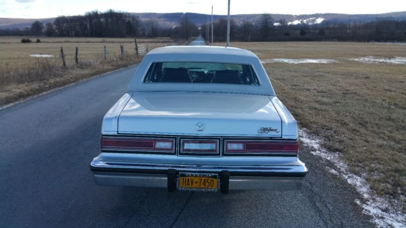 1985 Chrysler Fifth Avenue 2