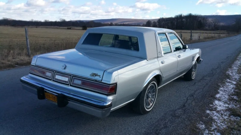 1985 Chrysler Fifth Avenue 3