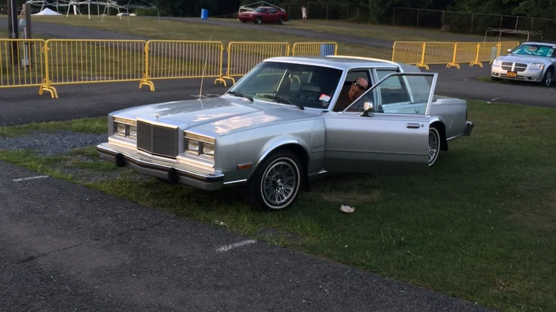 1985 Chrysler Fifth Avenue 9