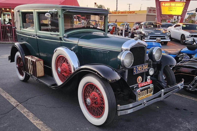 1928 Pontiac Sedan in Anaheim 2