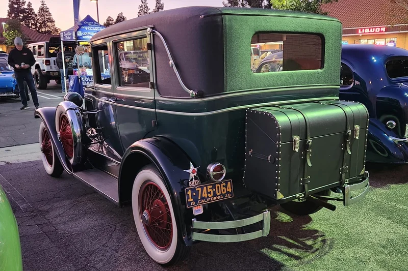 1928 Pontiac Sedan in Anaheim 3