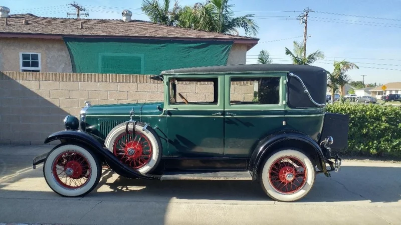 1928 Pontiac Sedan in Anaheim