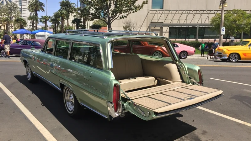1964 Pontiac Bonneville Safari 13